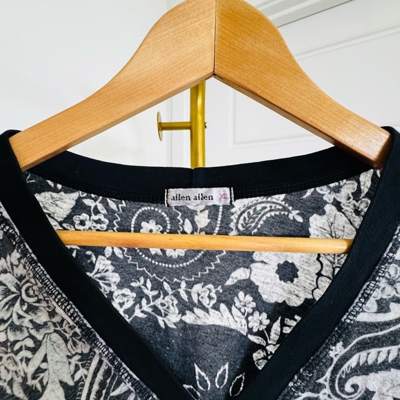 Women's Burnout V Neck Henley Black Gray Top Boho XL Whimsigoth Y2K Dark Floral - Picture 2 of 9